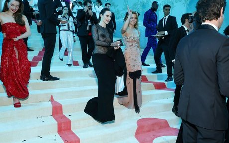 Rachel Brosnahan actrice chaude image