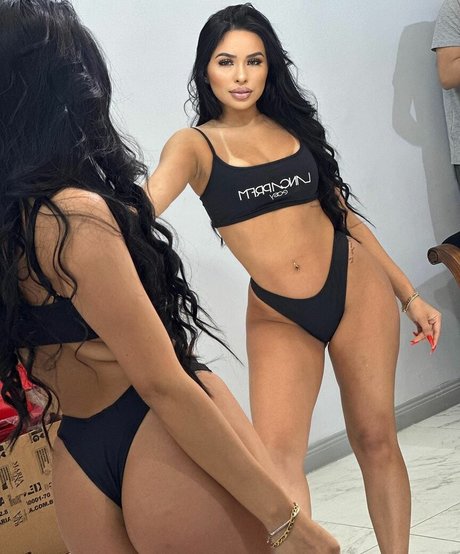 Larissa Nunes modèle adulte images