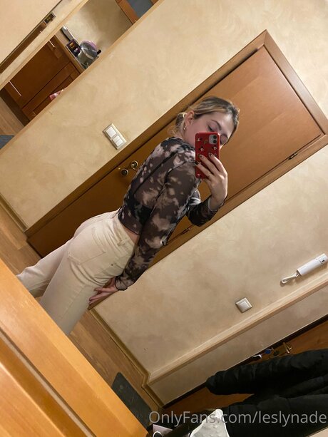 For you Lesly_ estrella porno caliente imagen