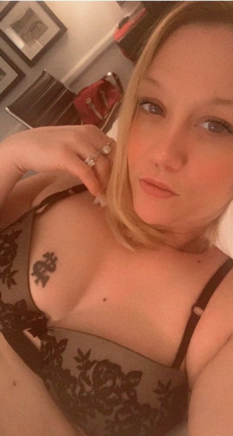 Lillyroze hot model picture