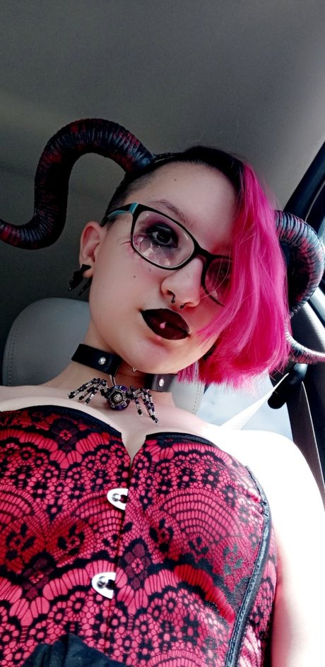 Lilith Demon top model img