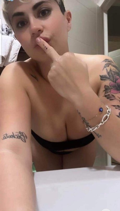 Lilipon pornstar adult pics