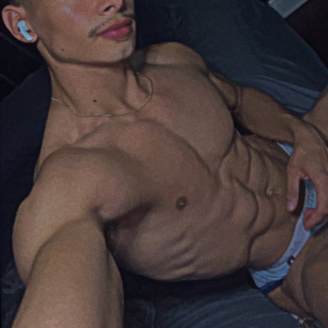 Mauri_ model adult img