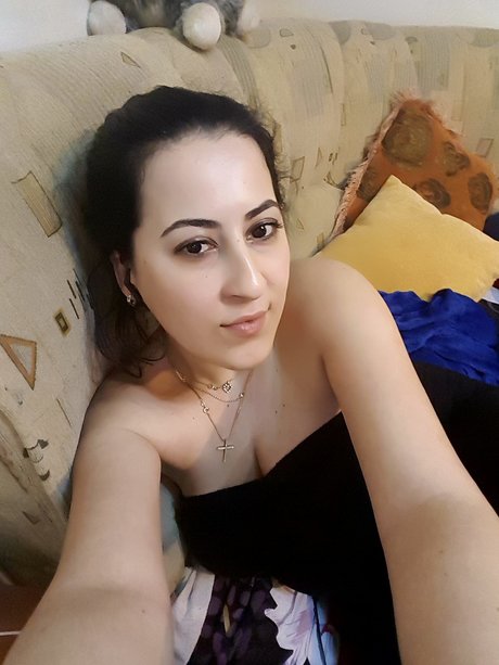 PlayfulMayaX sex model pics