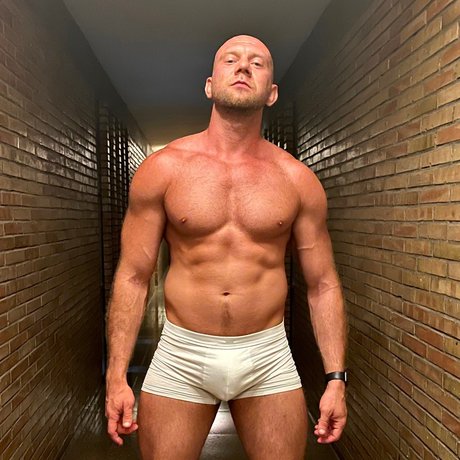 Max Zarec XXL model perfect img