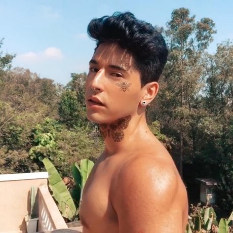 Matheus Andrade model sexy image