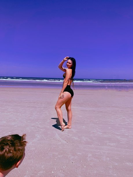 Miklyn nudes model images