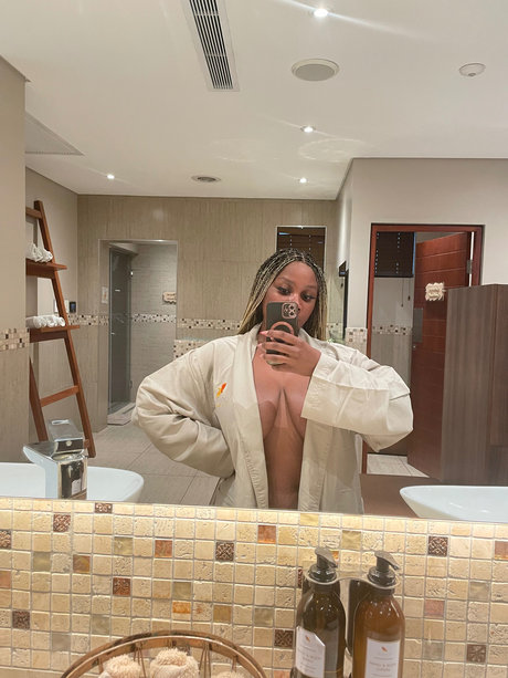 MrsWhite erotic actress pic