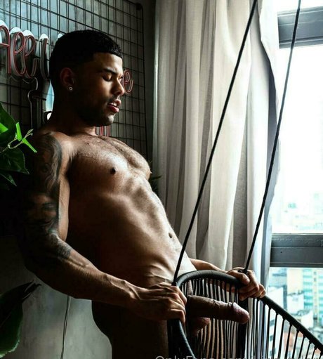 king tylor model perfect photo