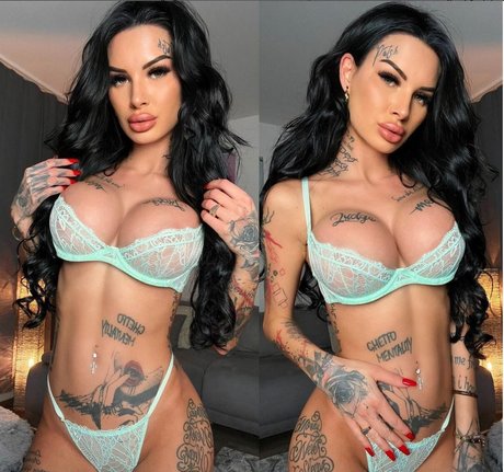 ericatandmummery sex model image