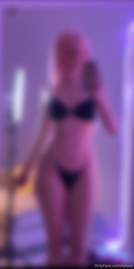 sinzor naked model picture