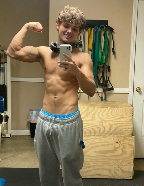 taylorsvip porn model pic