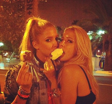 Catha23 star du porno gratuite des photos