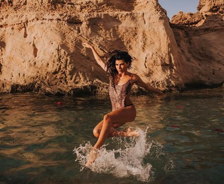 Ariadna Hafez modèles nus image