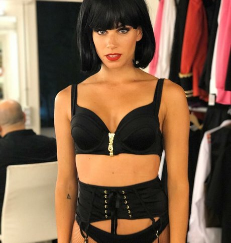 Ariadna Hafez estrella porno hermosa archivo