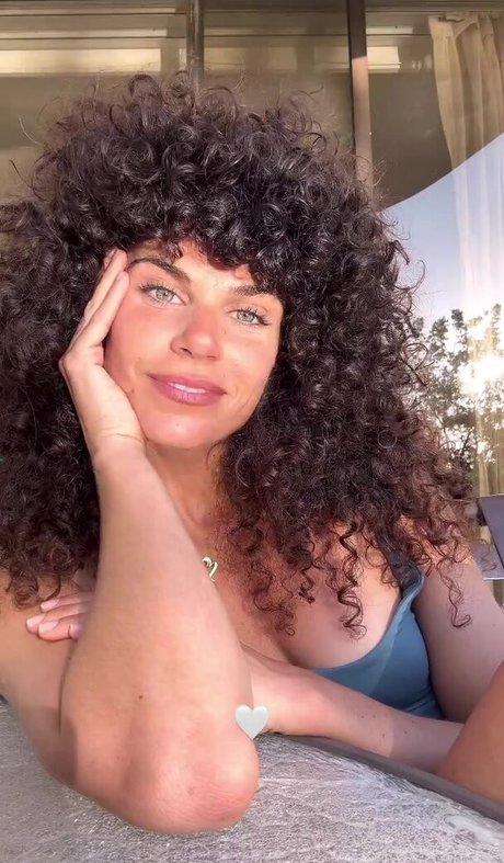 Ariadna Hafez pretty star photos