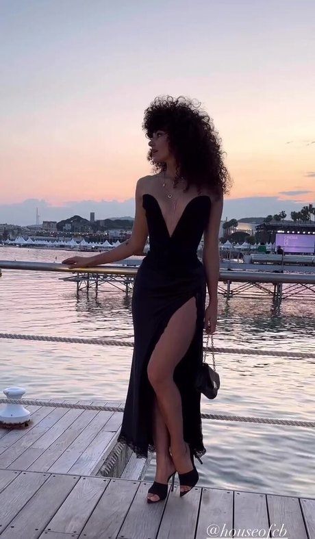 Ariadna Hafez estrella porno bonita archivo