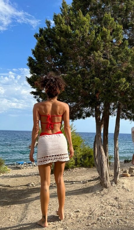 Ariadna Hafez estrella desnuda galería