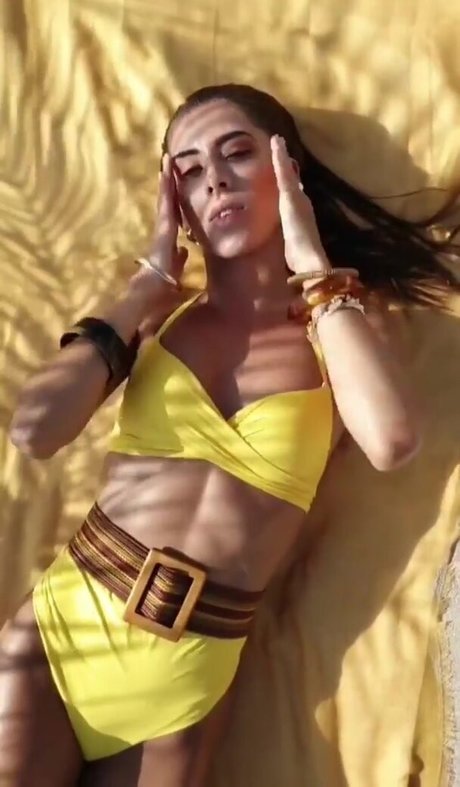 Gina Llebaria joli modèle des photos