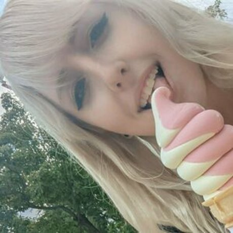 freemoon actrice des photos