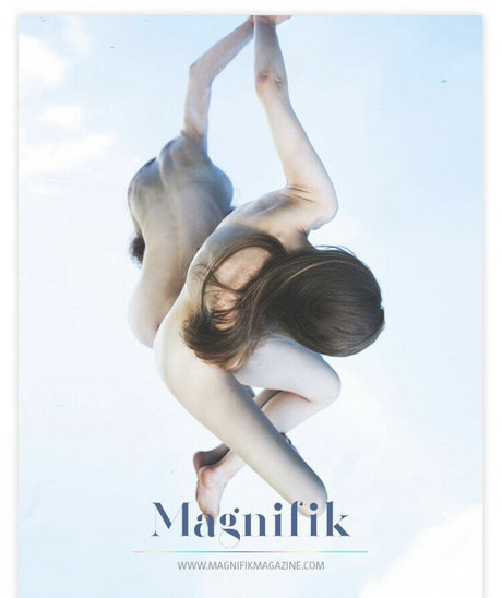 Mwsolak model naked photo