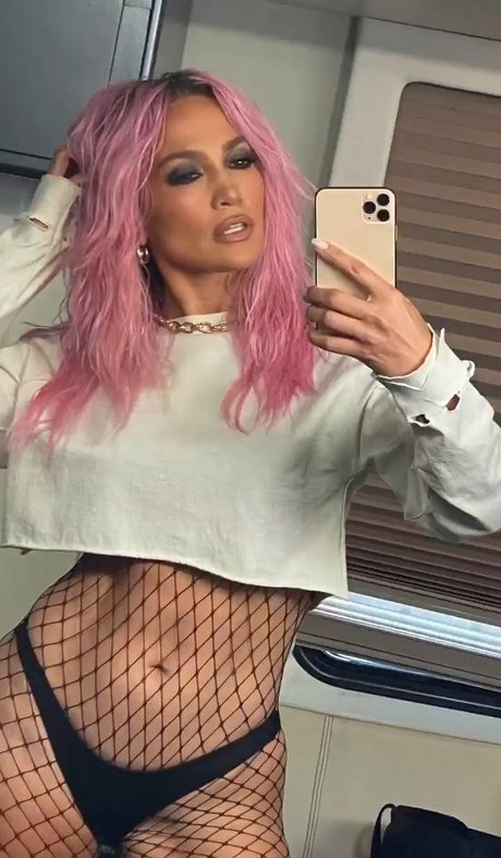 Jennifer Lopez estrella desnuda galerías