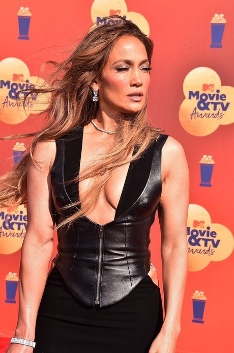 Jennifer Lopez modelo adulto galería
