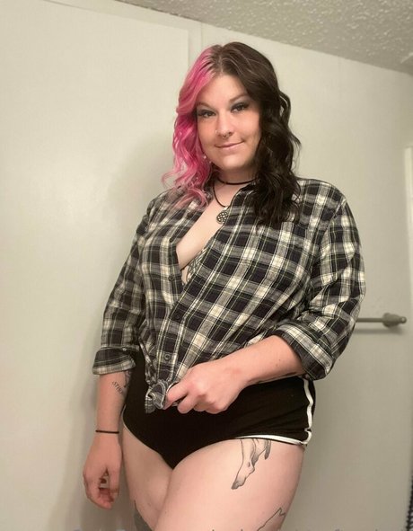 quin night afterdark modelo desnuda galería