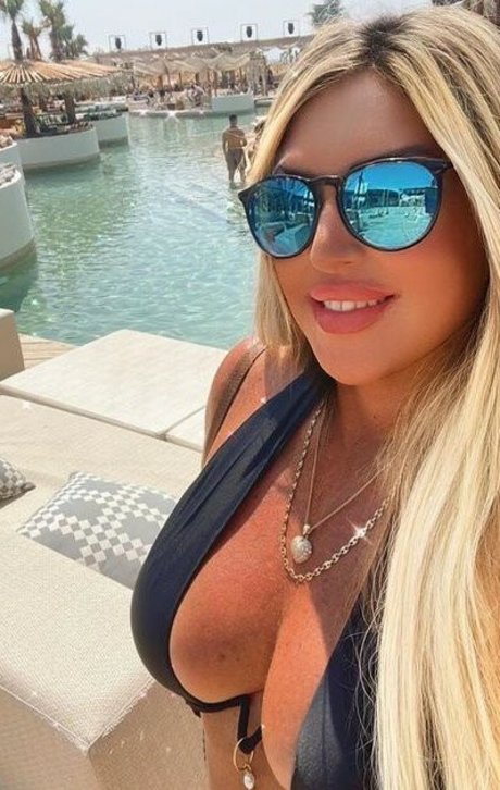 Flaviana Basta star du porno érotique image