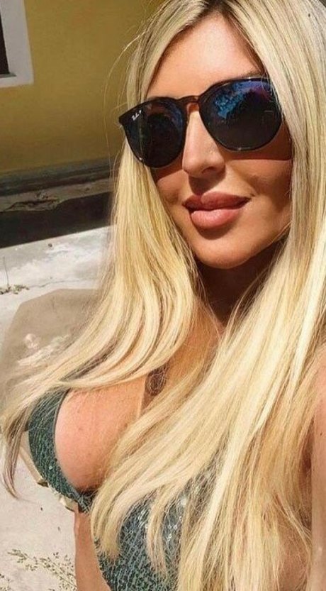 Flaviana Basta modelo de alta calidad galería