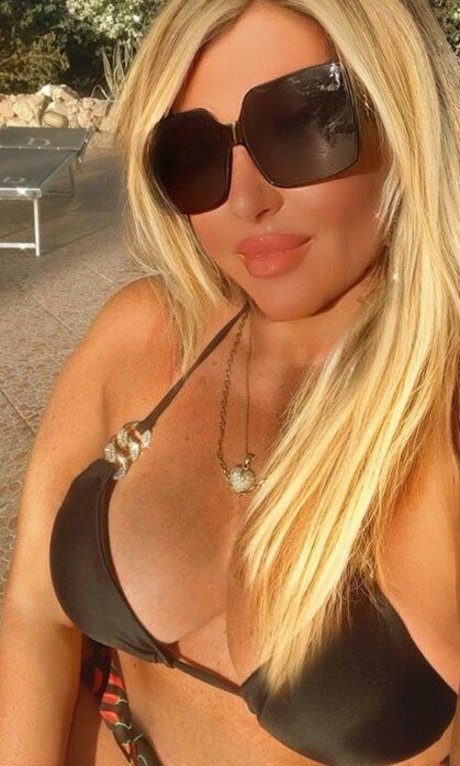 Flaviana Basta arte modelo imagen