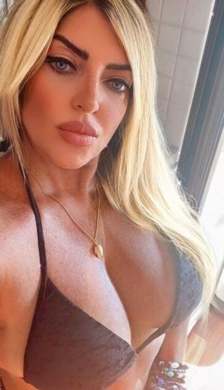 Flaviana Basta estrella atractiva galería