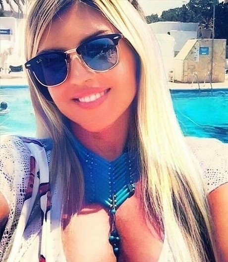 Flaviana Basta étoile sexy collection