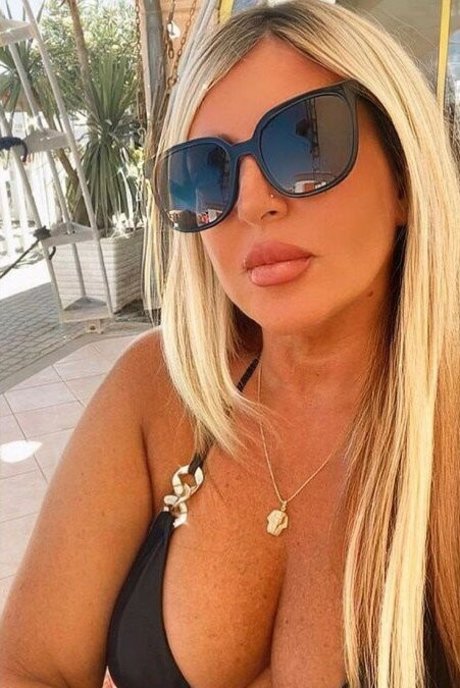 Flaviana Basta star du porno exclusive photos