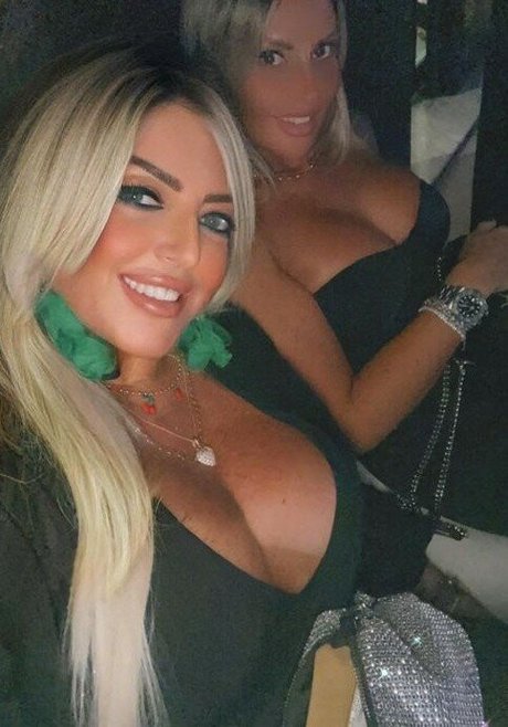 Flaviana Basta arte estelar imágenes