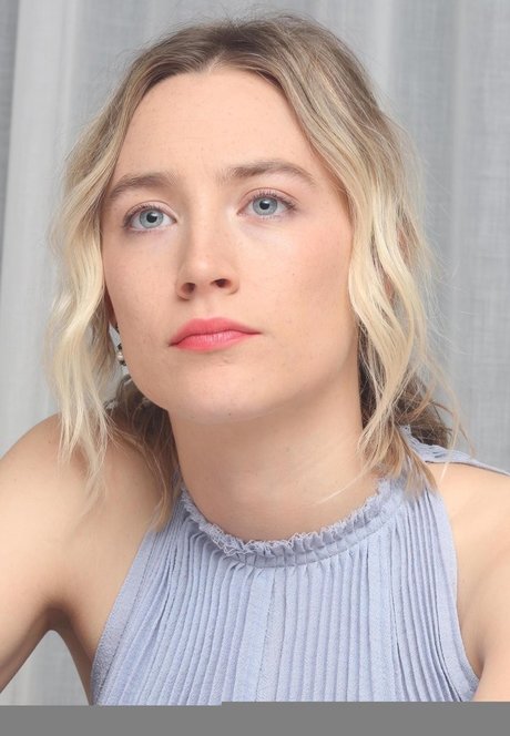 Saoirse Ronan jolie star du porno des photos