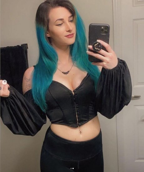 kristenraettv modelo desnudos imágenes