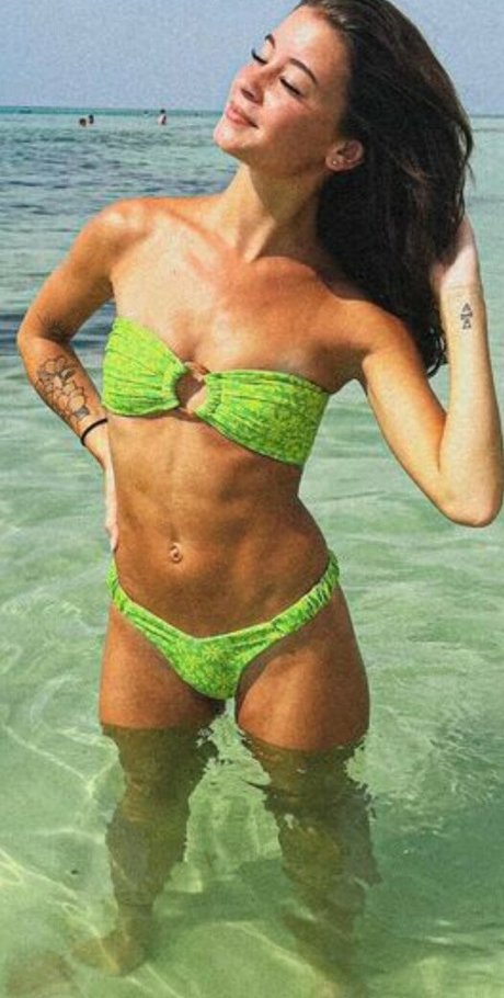 Bitty 01 estrella porno en alta definición foto