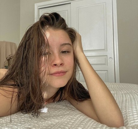 Bitty 01 modèle parfait des photos