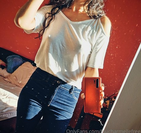 loucharmellefree modelo agradable foto