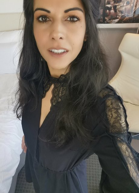 loucharmellefree actrice nue galeries