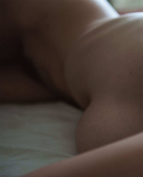 Shion Utsunomiya modelo adulto archivo