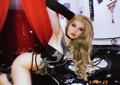 Faerie Blossom estrella porno atractiva imagen