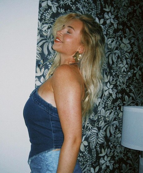 Sophia Armata actrice chaude archive