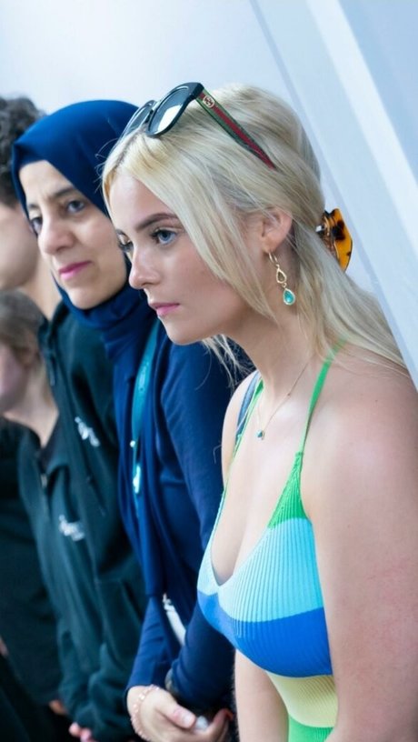 Amelia Eve Gibson jolie star du porno galerie