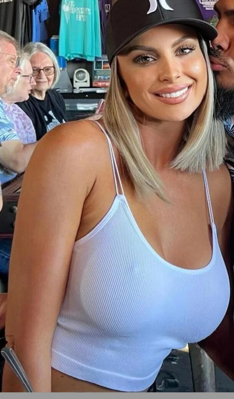 Danni Ellexo estrella porno hd foto