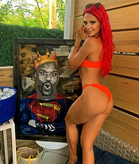 Danni Ellexo étoile sympa photo