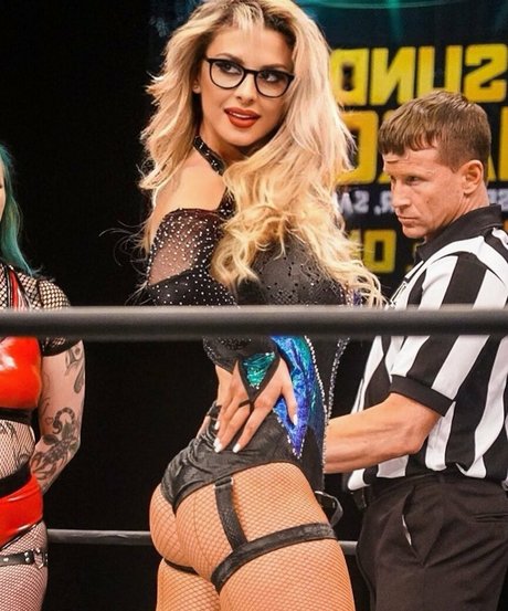 Danni Ellexo actriz de alta calidad galería