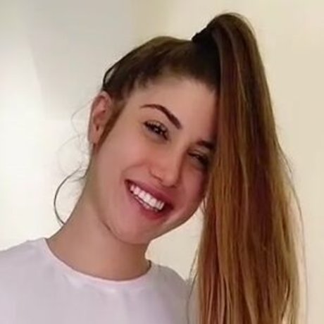 Julia Ferronato buen modelo archivo