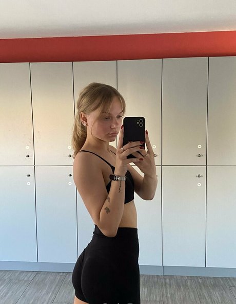 vikkikiss étoile érotique photos